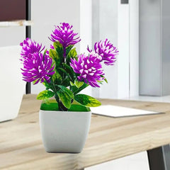 مجموعة واحدة من الزهور الاصطناعية المزروعة في أصيص