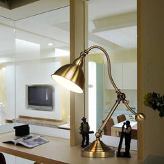 مصباح طاولة نحاسي أمريكي