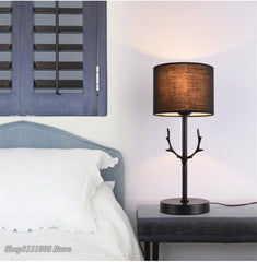 مصباح طاولة LED عصري على شكل قرن الغزال