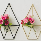 حاملات نباتات هوائية مثبتة على الحائط بتصميم هندسي مكونة من قطعتين