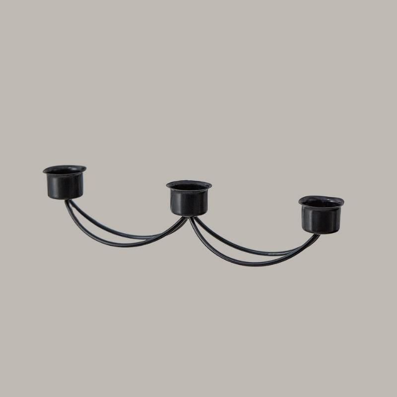 شمعدانات وشمعدانات مخروطية حديدية من موندريان