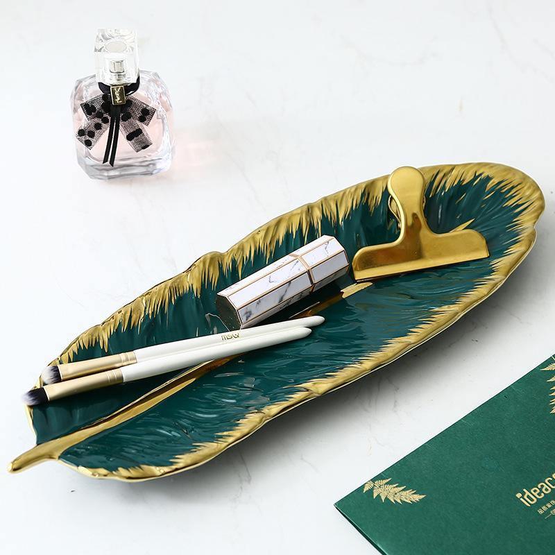 صواني أوراق الموز الخزفية