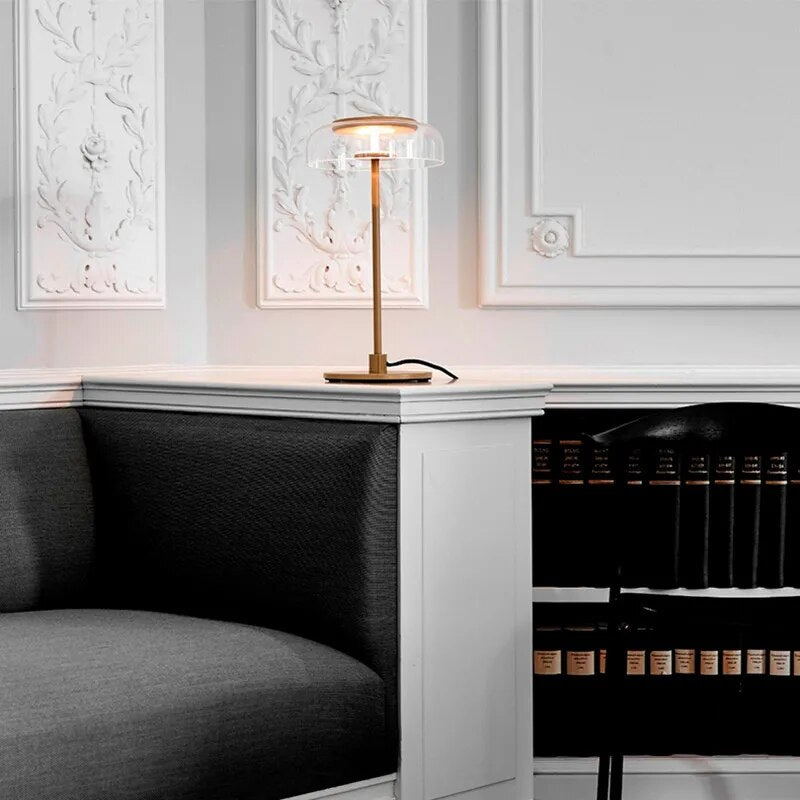 مصباح طاولة زجاجي LED عصري وموجز بجانب السرير