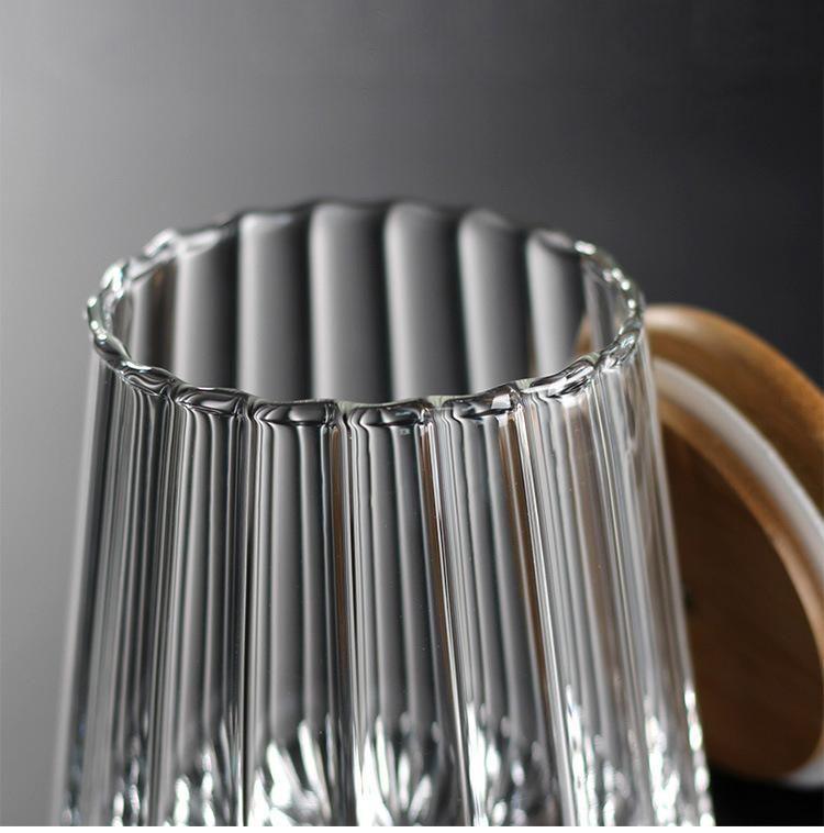 أوعية تخزين زجاجية مع غطاء بتصميم تموجات ساحرة