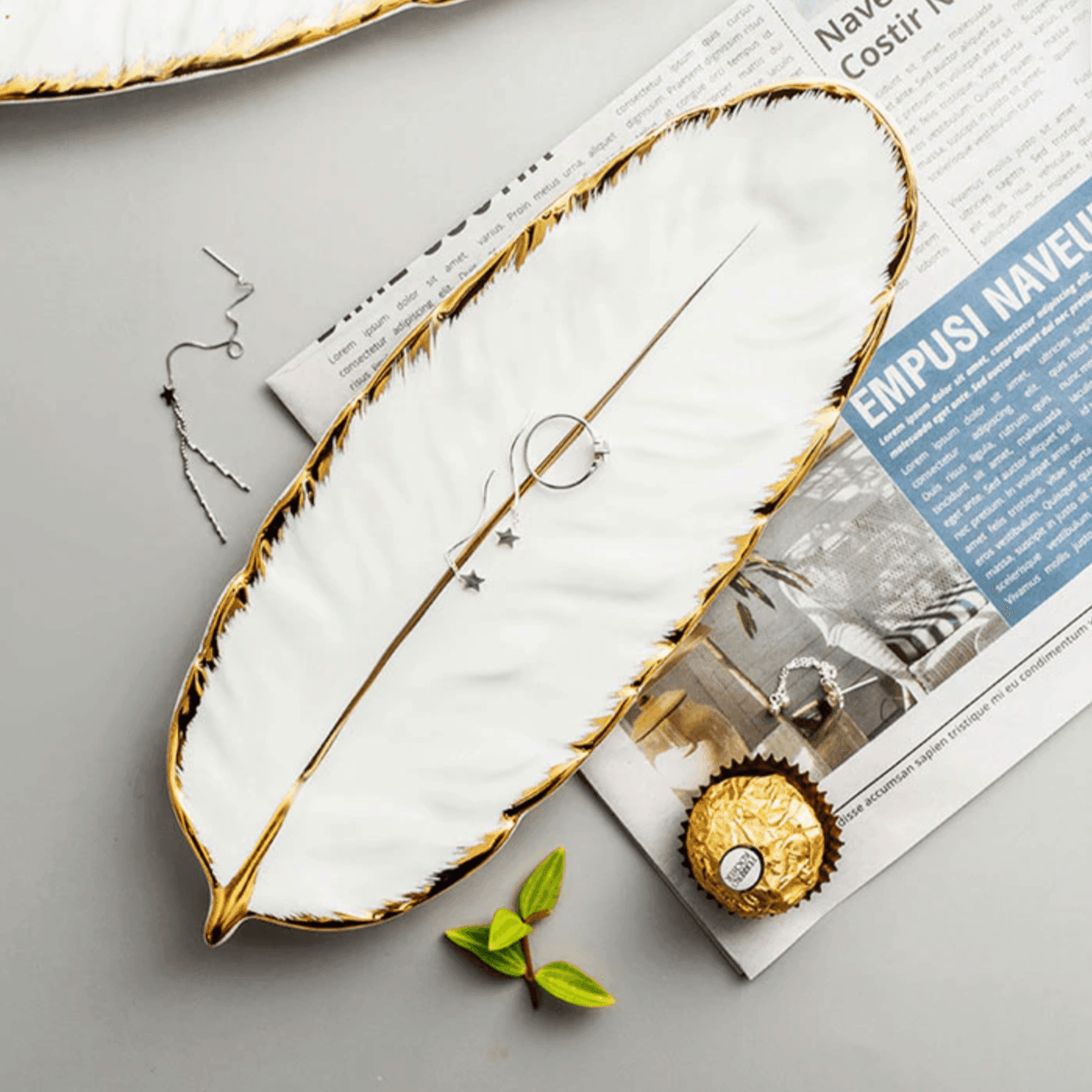 صواني أوراق الموز الخزفية