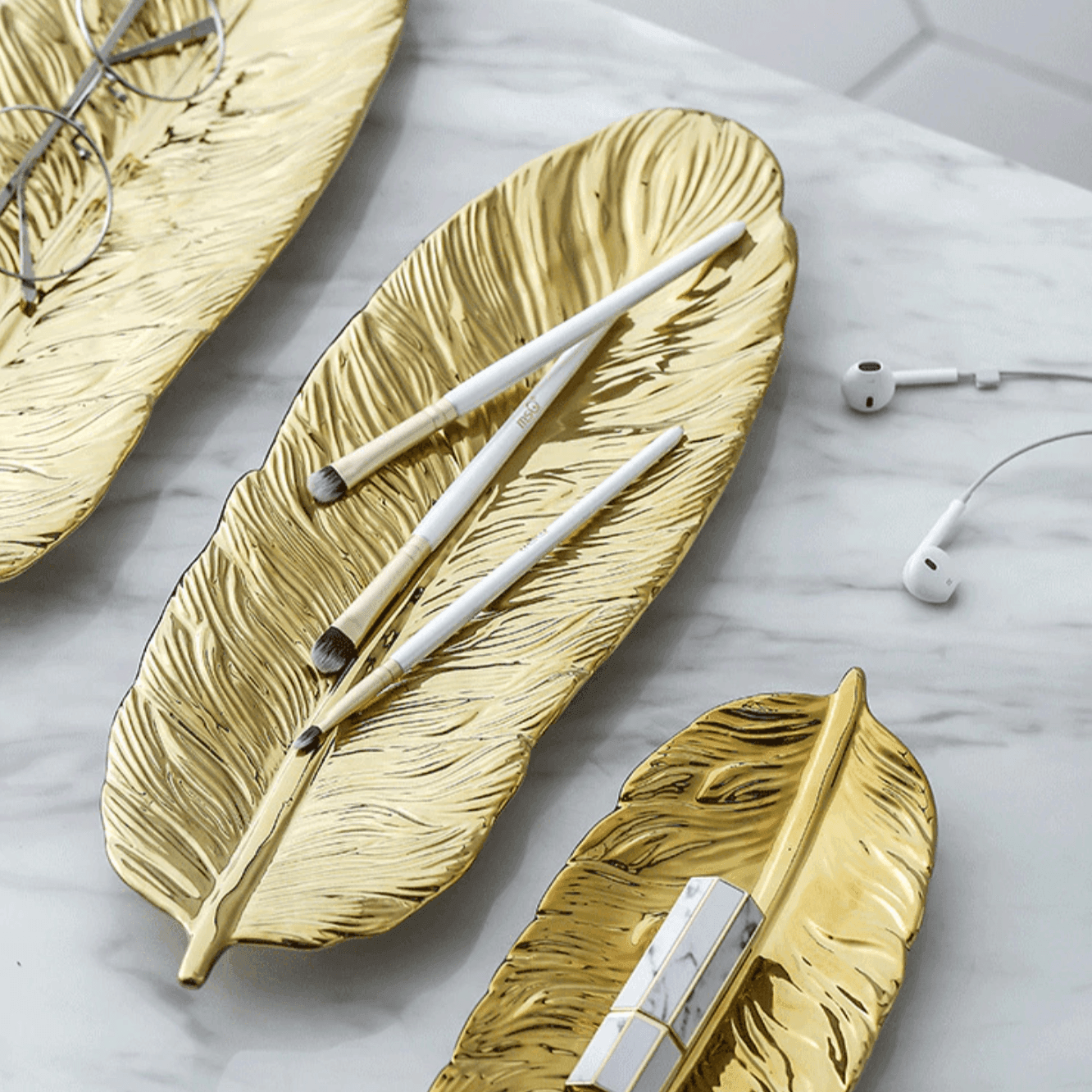 صواني أوراق الموز الخزفية