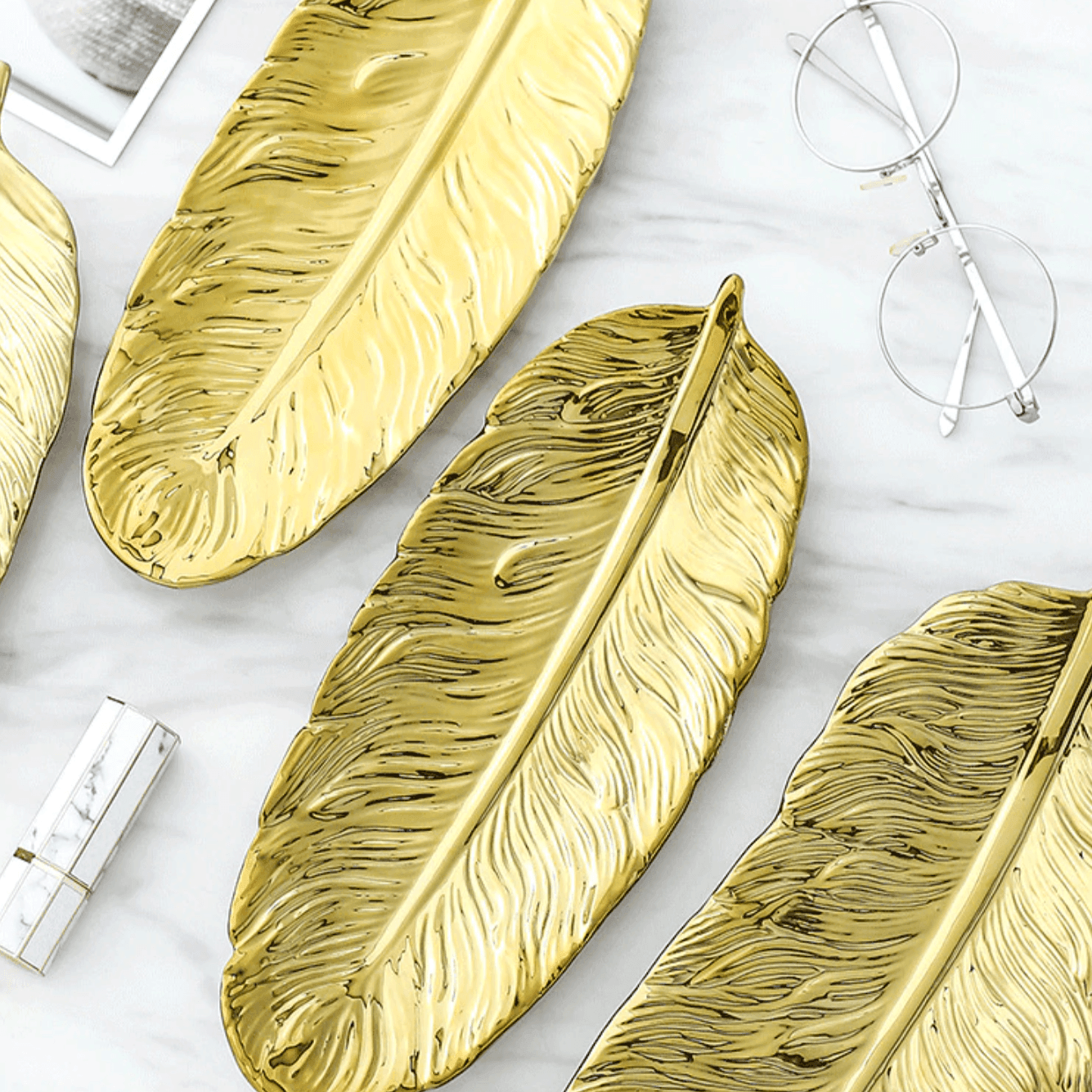 صواني أوراق الموز الخزفية