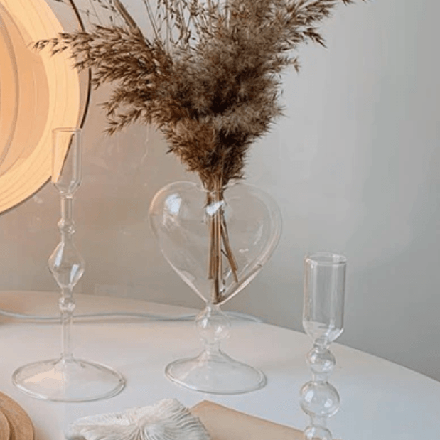 مزهرية زجاجية على شكل قلب كيوبيد