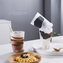 أكواب زجاجية على شكل مخلب قطة