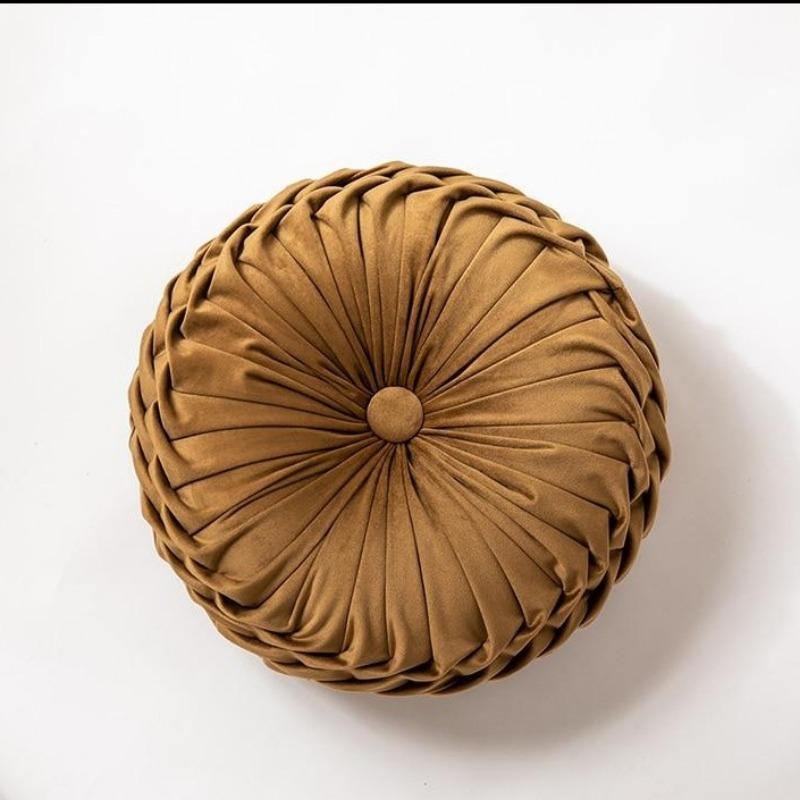 وسادة مستديرة من المخمل بتصميم كشكش