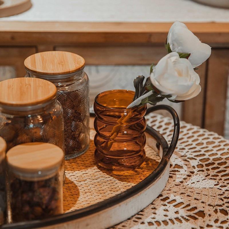 أكواب شرب زجاجية ملونة على شكل فقاعات