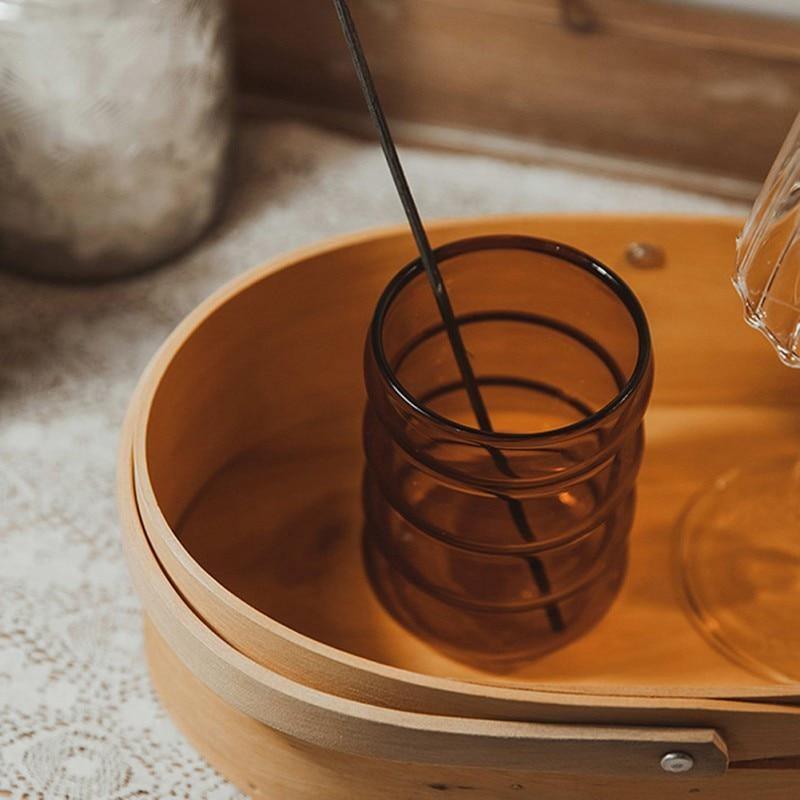 أكواب شرب زجاجية ملونة على شكل فقاعات