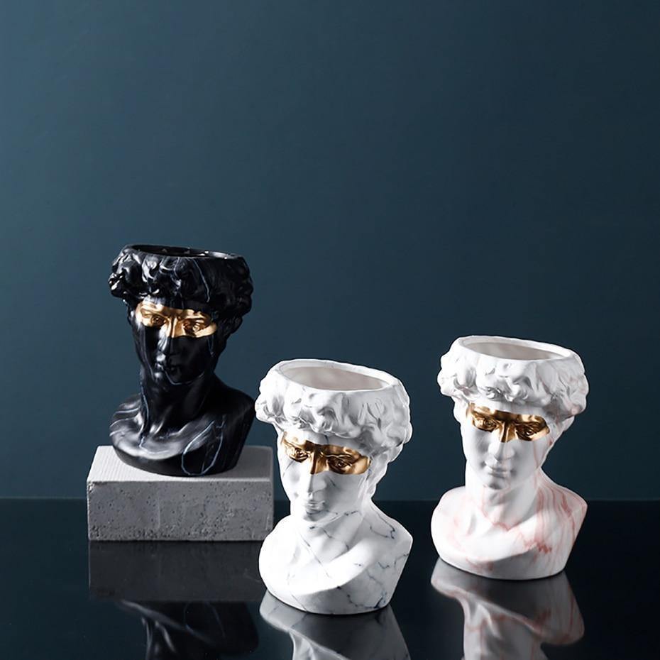 تمثال ديفيد خزفي على شكل مزهرية