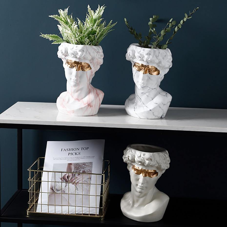 تمثال ديفيد خزفي على شكل مزهرية