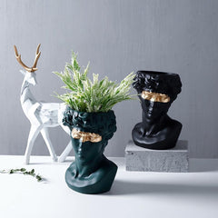 تمثال ديفيد خزفي على شكل مزهرية