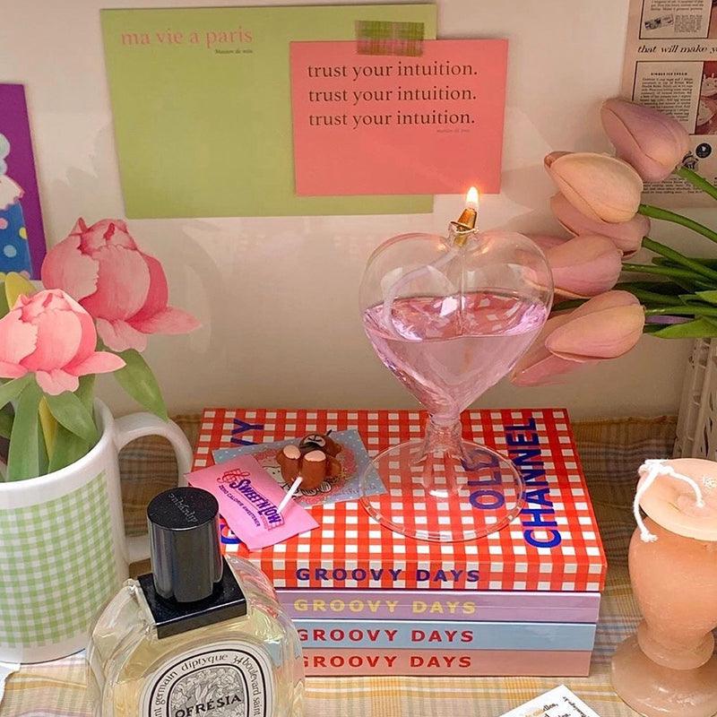 مزهرية زجاجية على شكل قلب كيوبيد